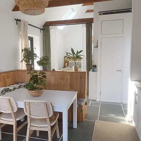 Woodville راثمولان